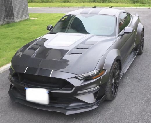 Mustang Carbon Fibre Exhibition Vented Bonnet Hood for 2018 2019 2020 Ford Mustang models